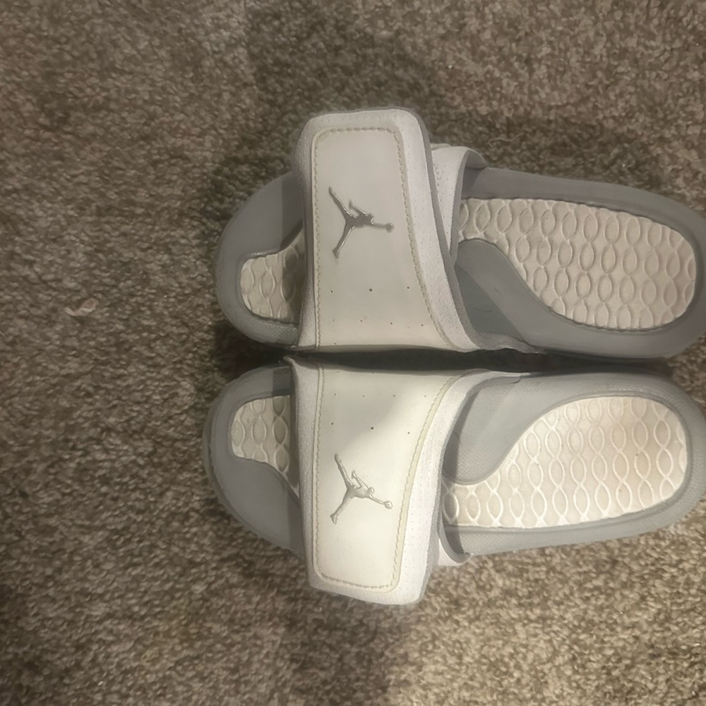 Kids size 3 Jordan slides